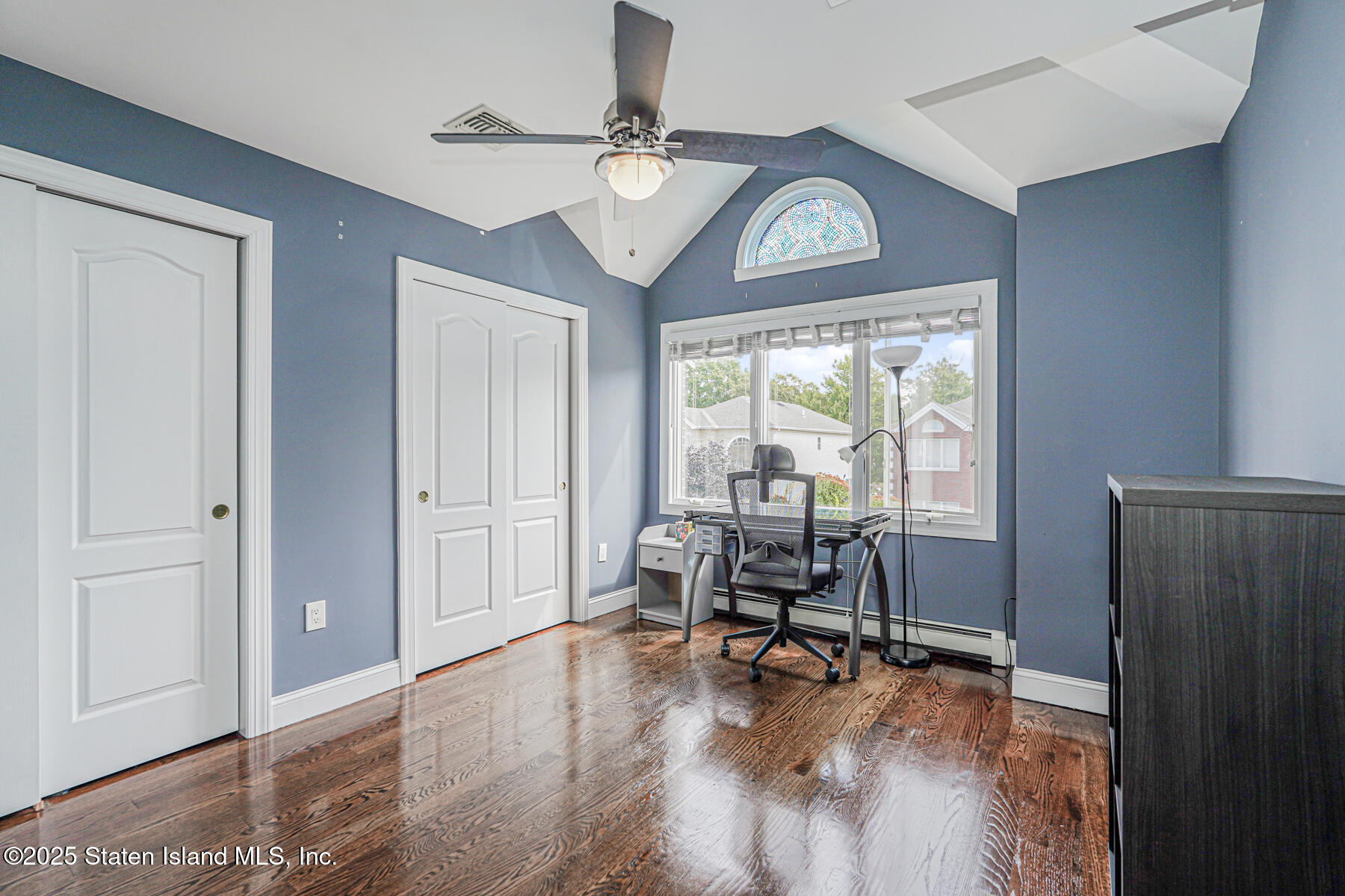 28 Brookside Loop Staten Island, NY 10309 - Photo 31 of 60 a view of a livingroom with workspace and a window