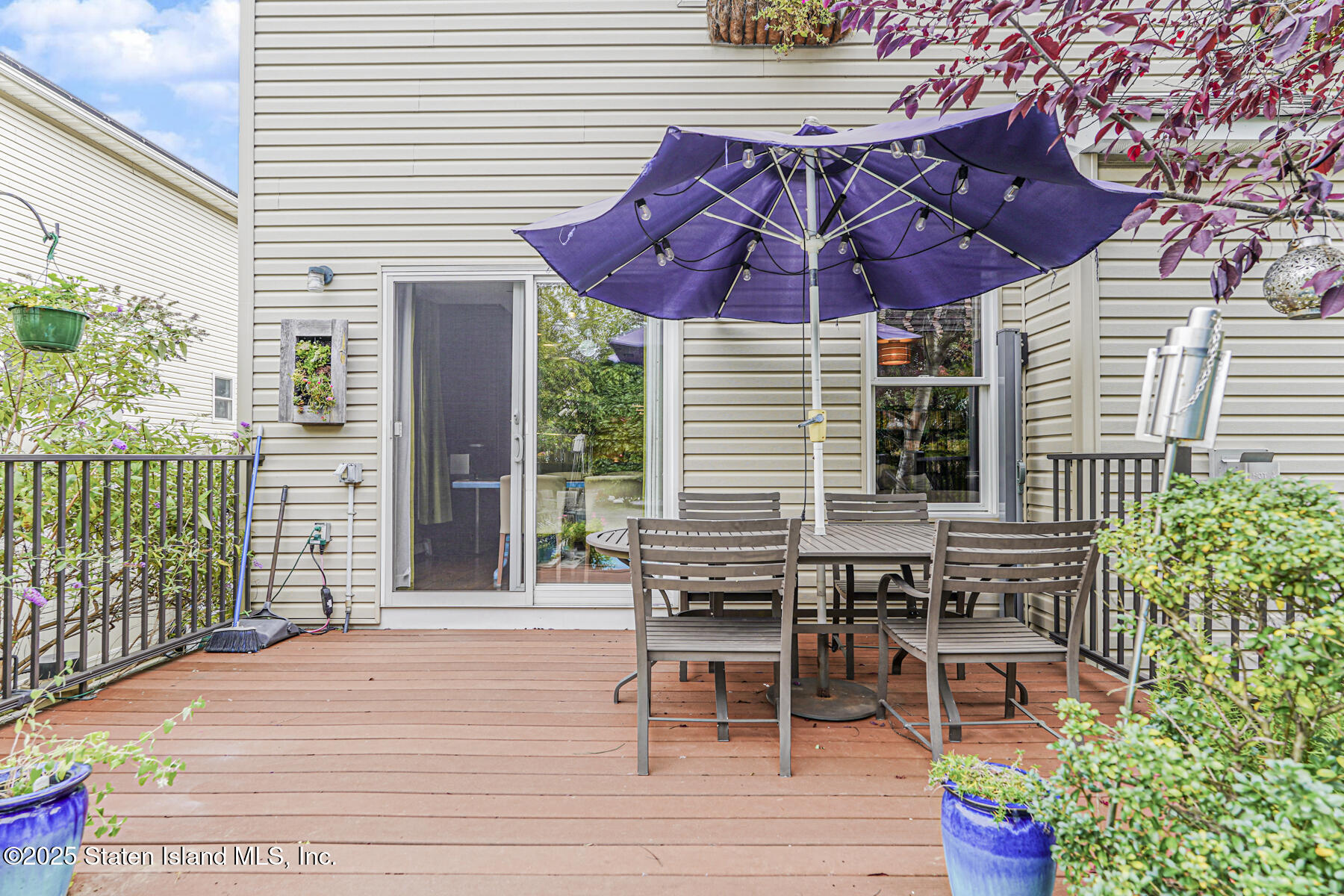 28 Brookside Loop Staten Island, NY 10309 - Photo 47 of 60 a patio with tables and chairs