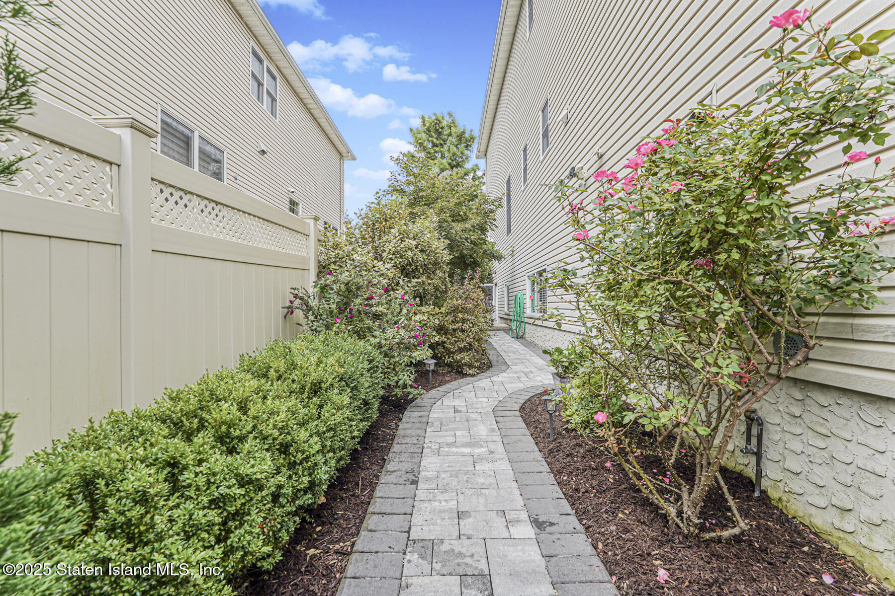 28 Brookside Loop Staten Island, NY 10309 - Photo 48 of 60 a view of a pathway with flower plants