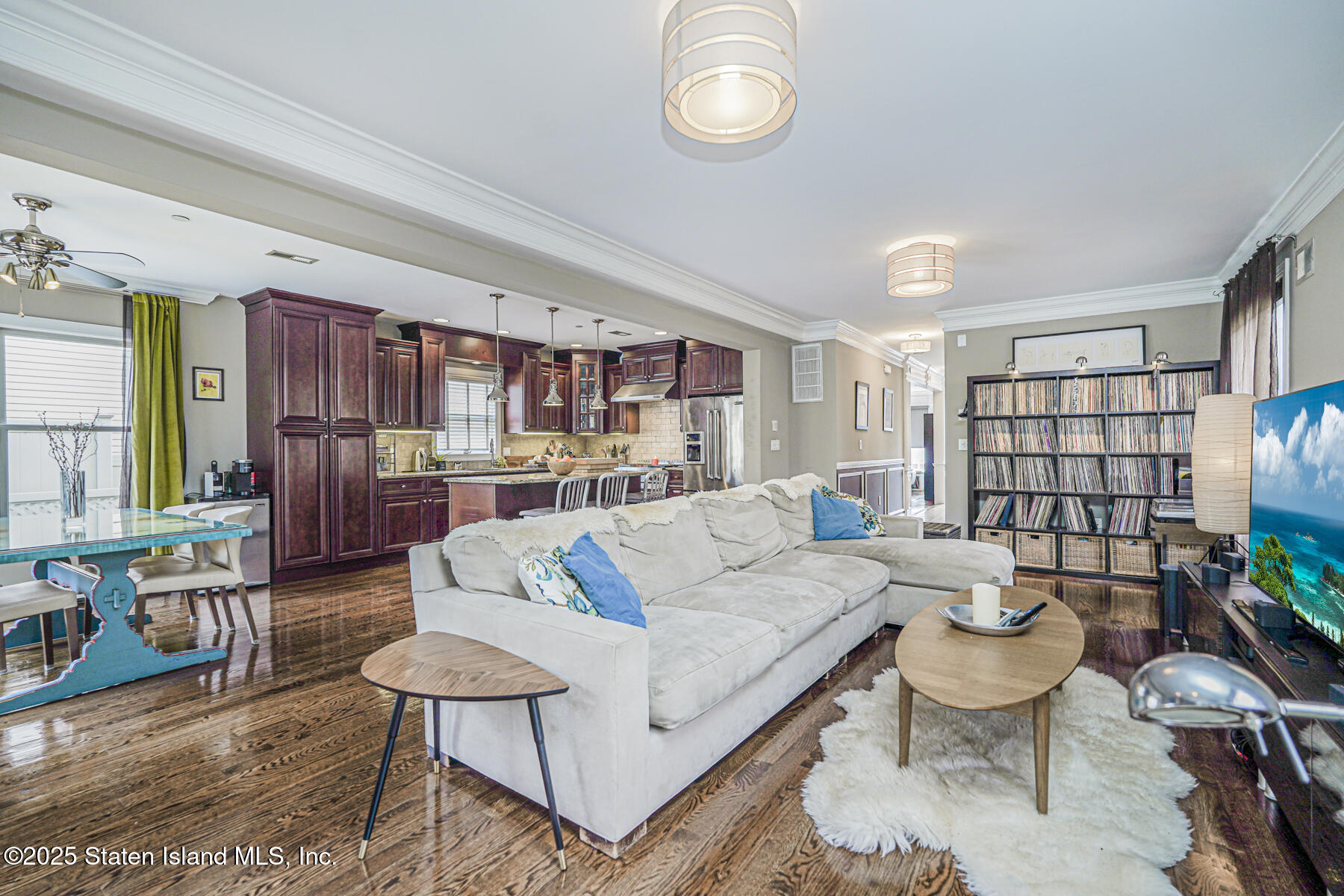 28 Brookside Loop Staten Island, NY 10309 - Photo 9 of 60 a living room with furniture and a wooden floor