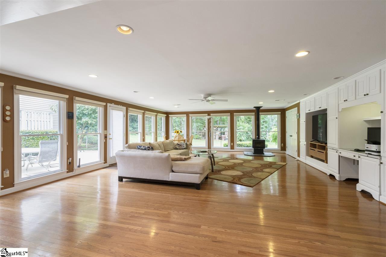 203 Covington Road Greenville, SC 29617 - Photo 3 of 29 Gallery Image 3