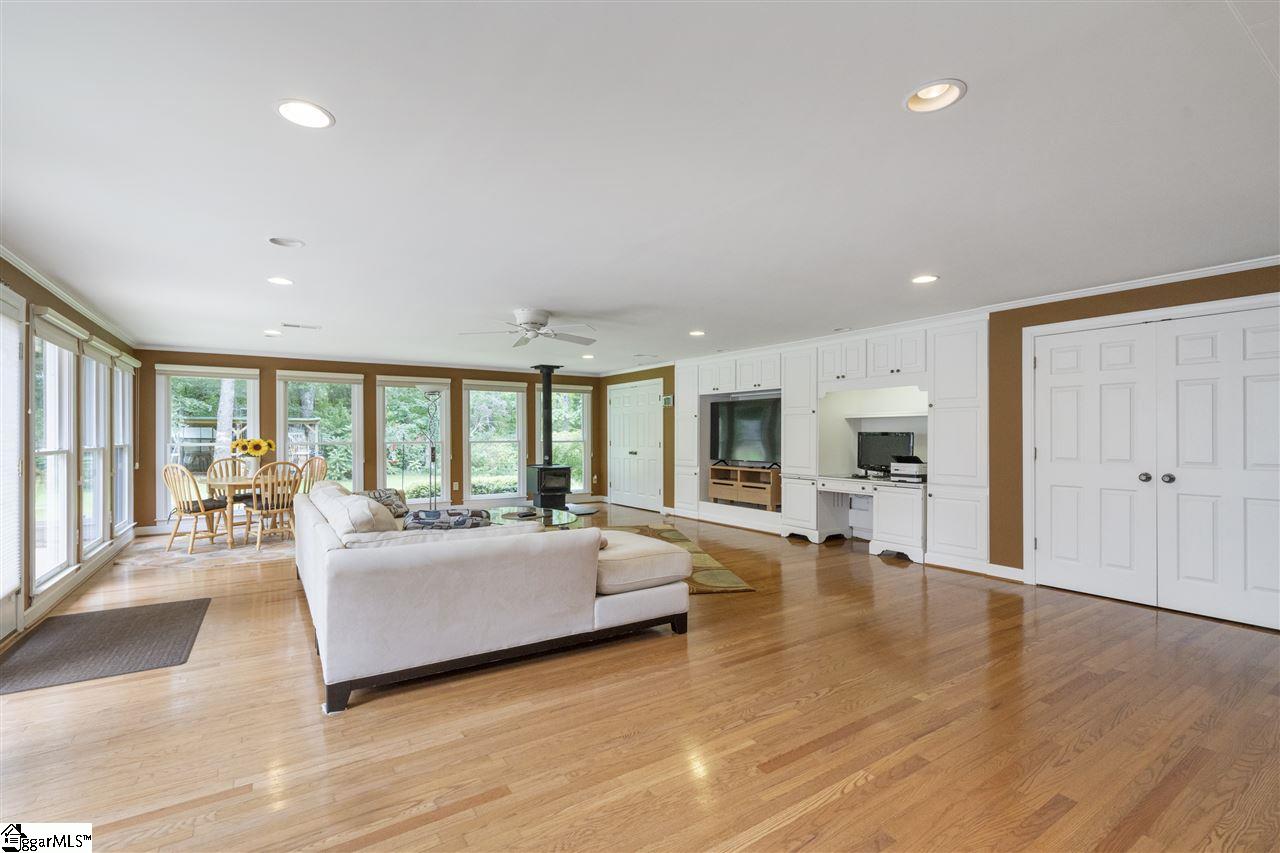 203 Covington Road Greenville, SC 29617 - Photo 4 of 29 Gallery Image 4