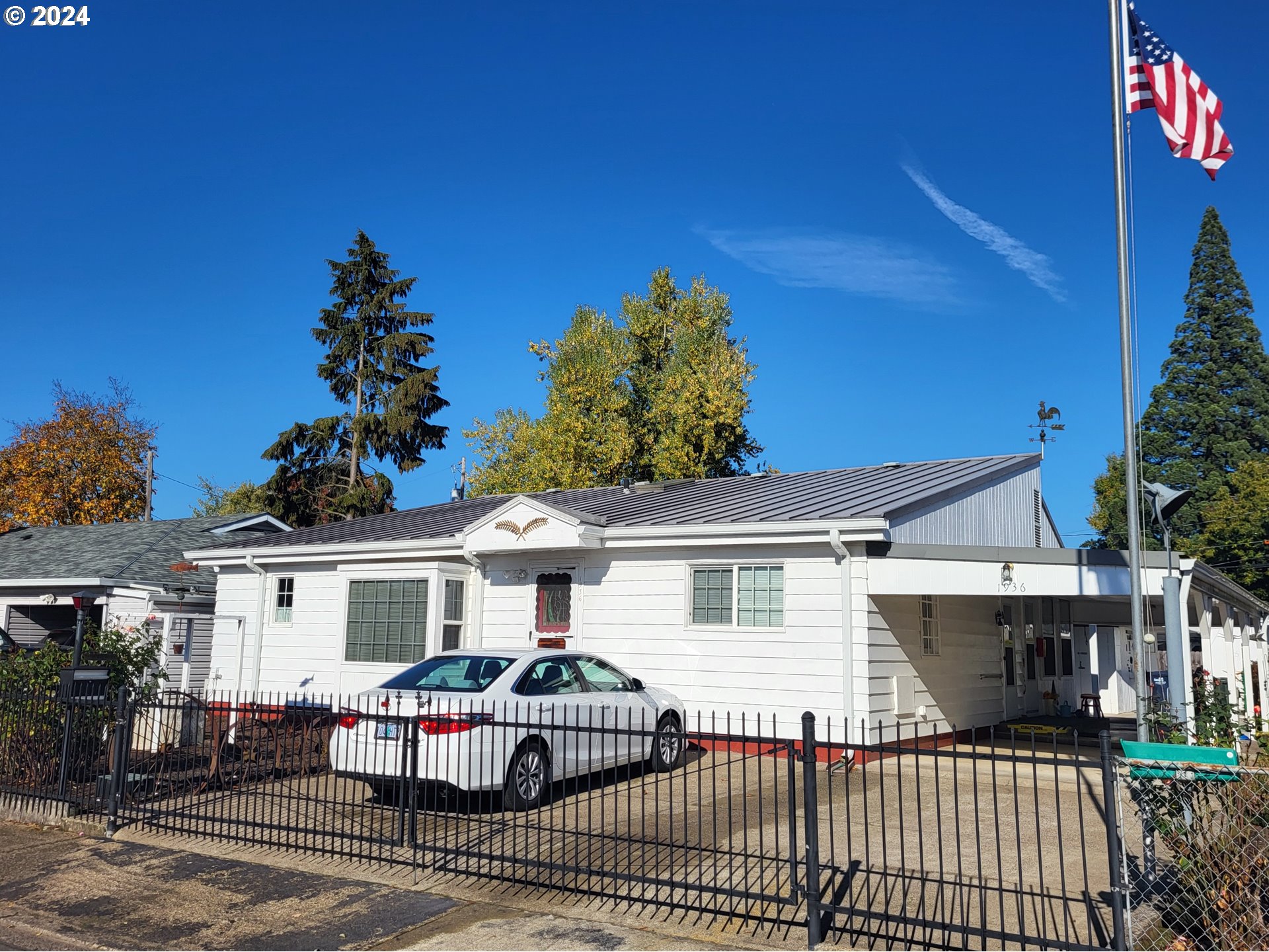 1936 H Street Springfield, OR 97477 - Photo 2 of 26 a front view of a house with a garden