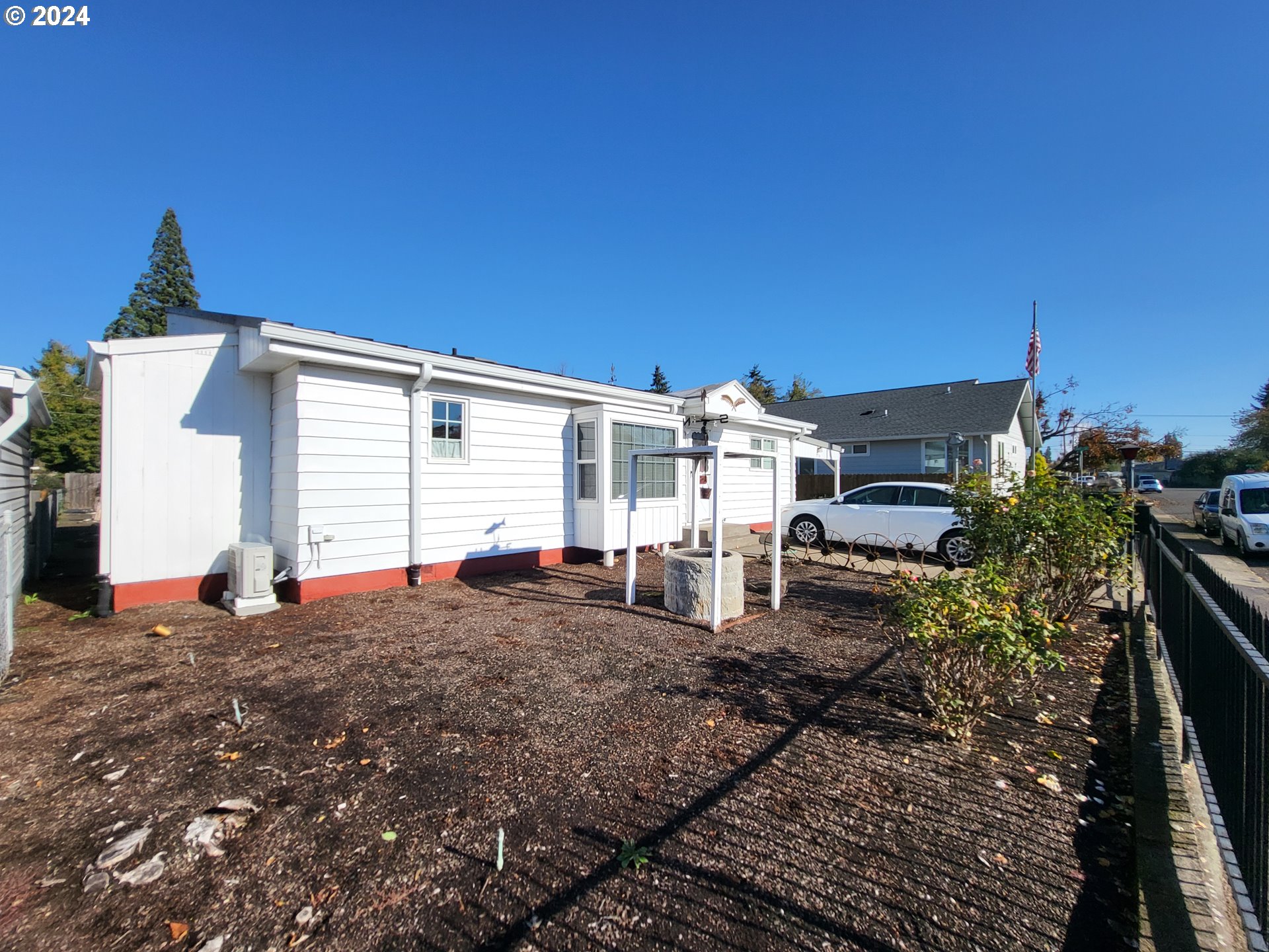 1936 H Street Springfield, OR 97477 - Photo 26 of 26 a house view with a sitting space