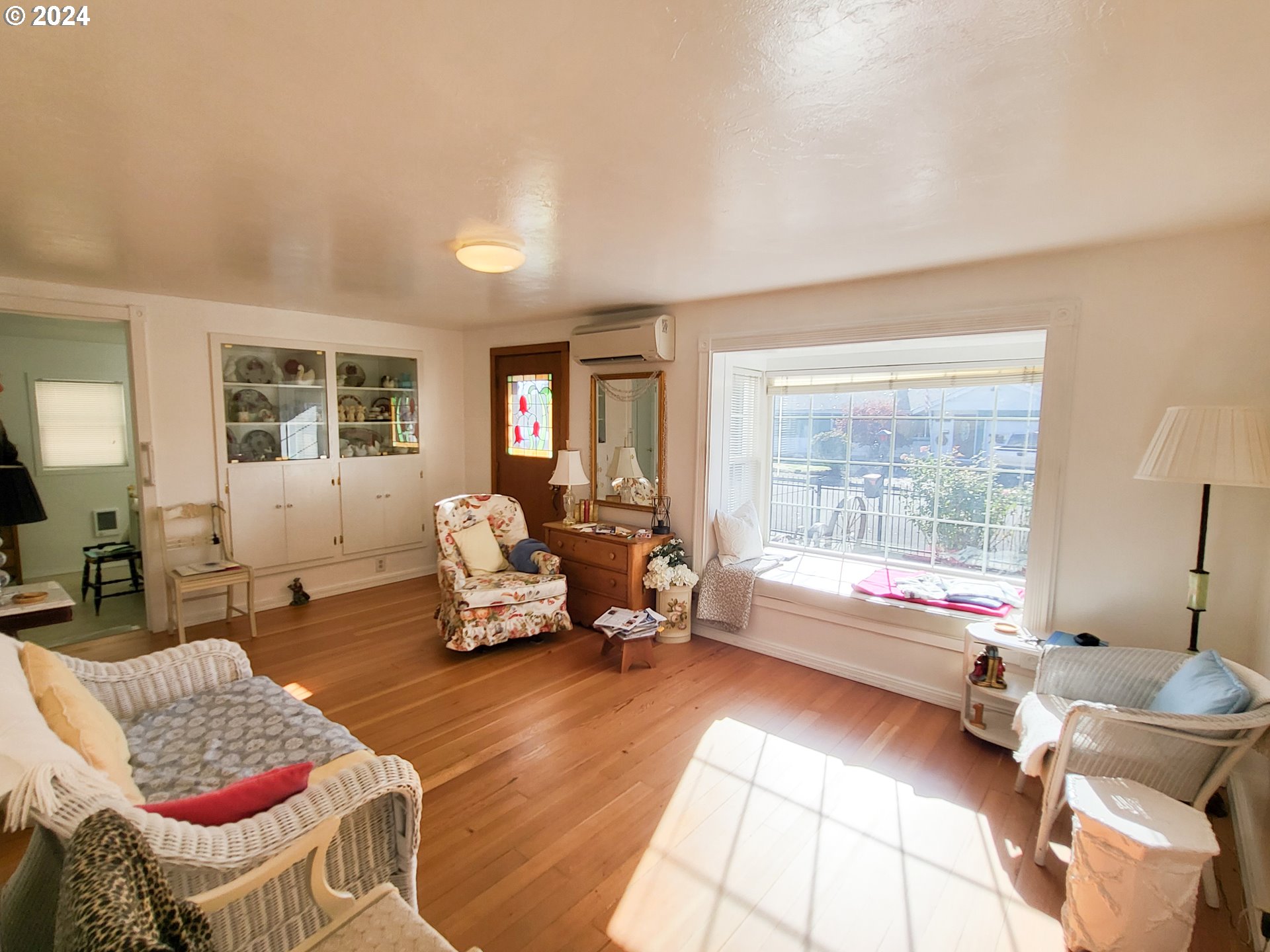 1936 H Street Springfield, OR 97477 - Photo 4 of 26 a living room with furniture and a large window