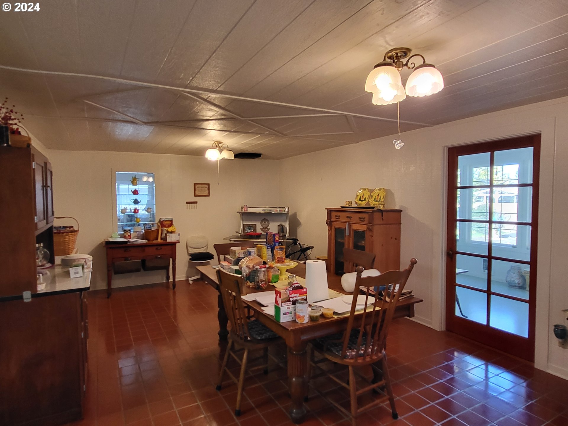 1936 H Street Springfield, OR 97477 - Photo 9 of 26 a view of a dining room with furniture
