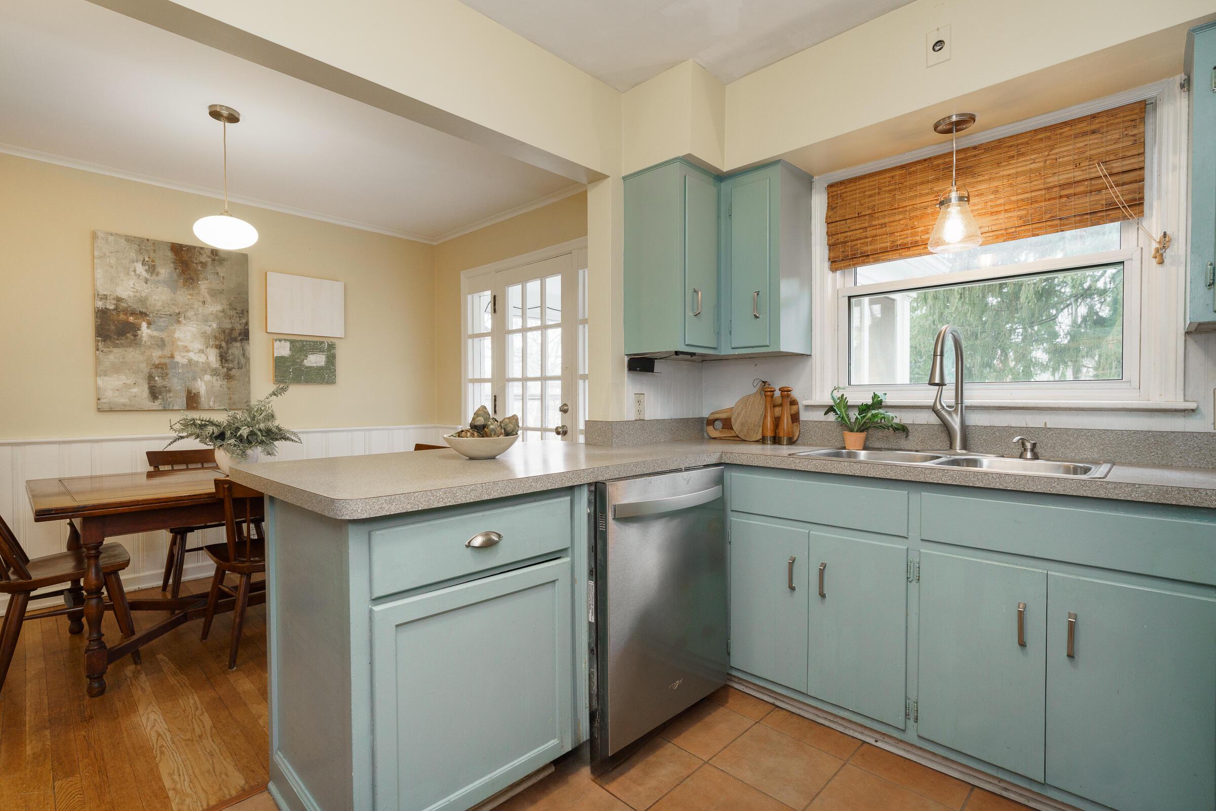 2758 Wellesley Road Columbus, OH 43209 - Photo 11 of 36 Kitchen