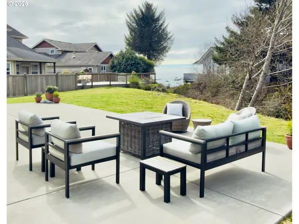 $839,000 | 7205 Edge Cliff Drive, Brookings, OR 97415
