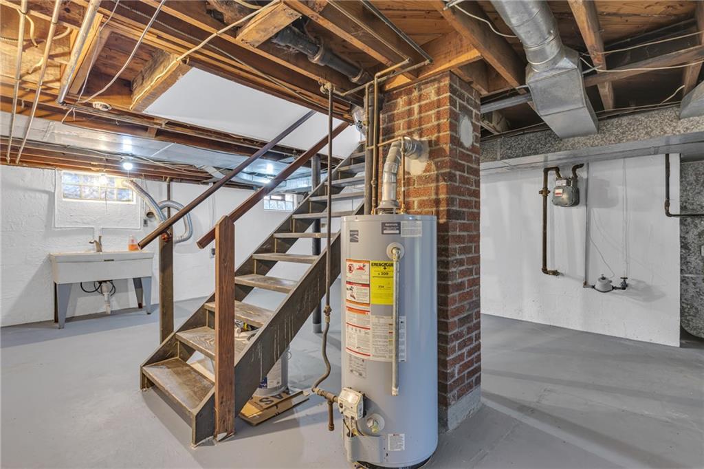 1526 Elgin Street Aliquippa, PA 15001 - Photo 21 of 33 a view of entryway