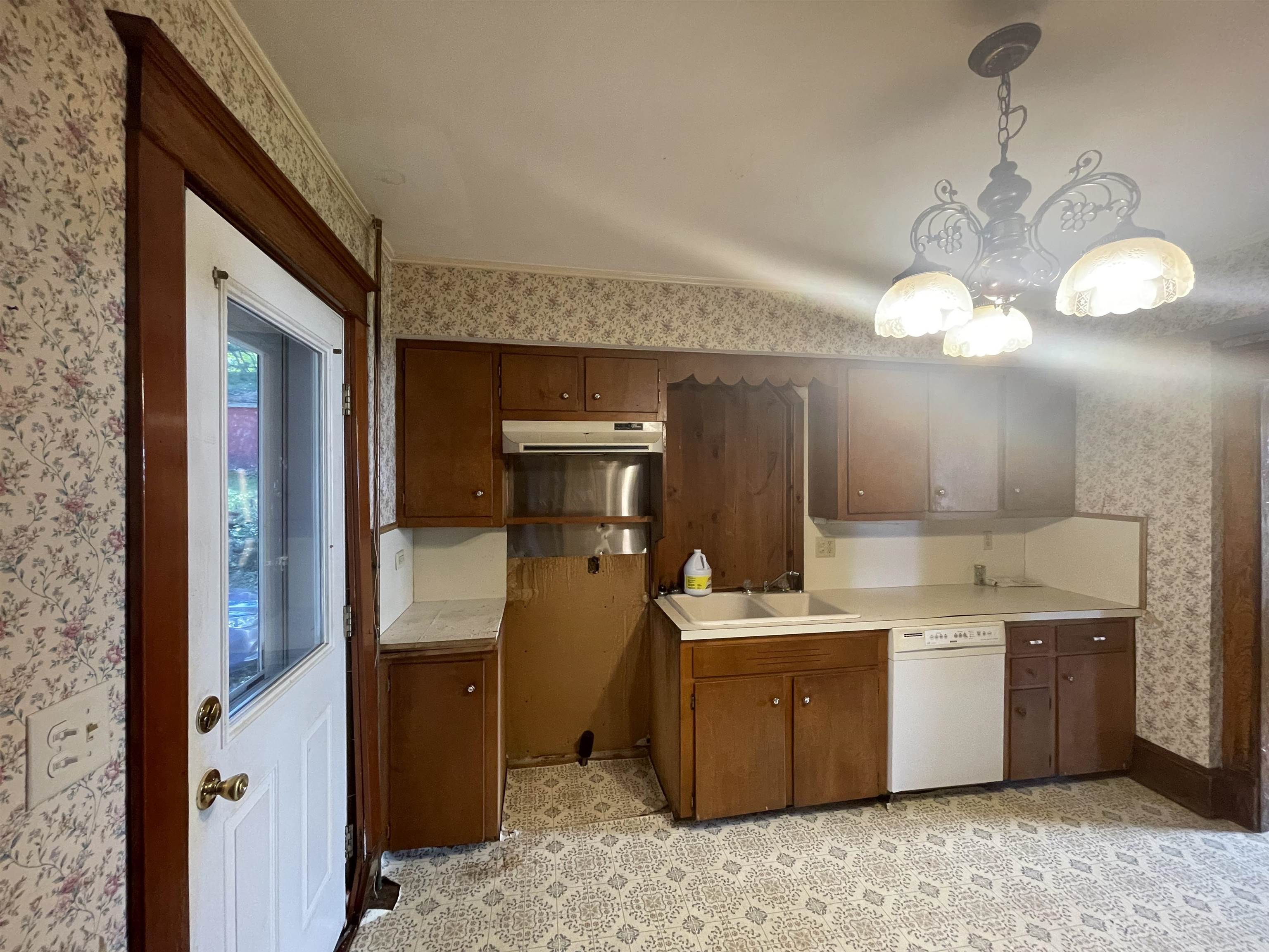 269 West Main Street Newport, VT 05855 - Photo 4 of 19