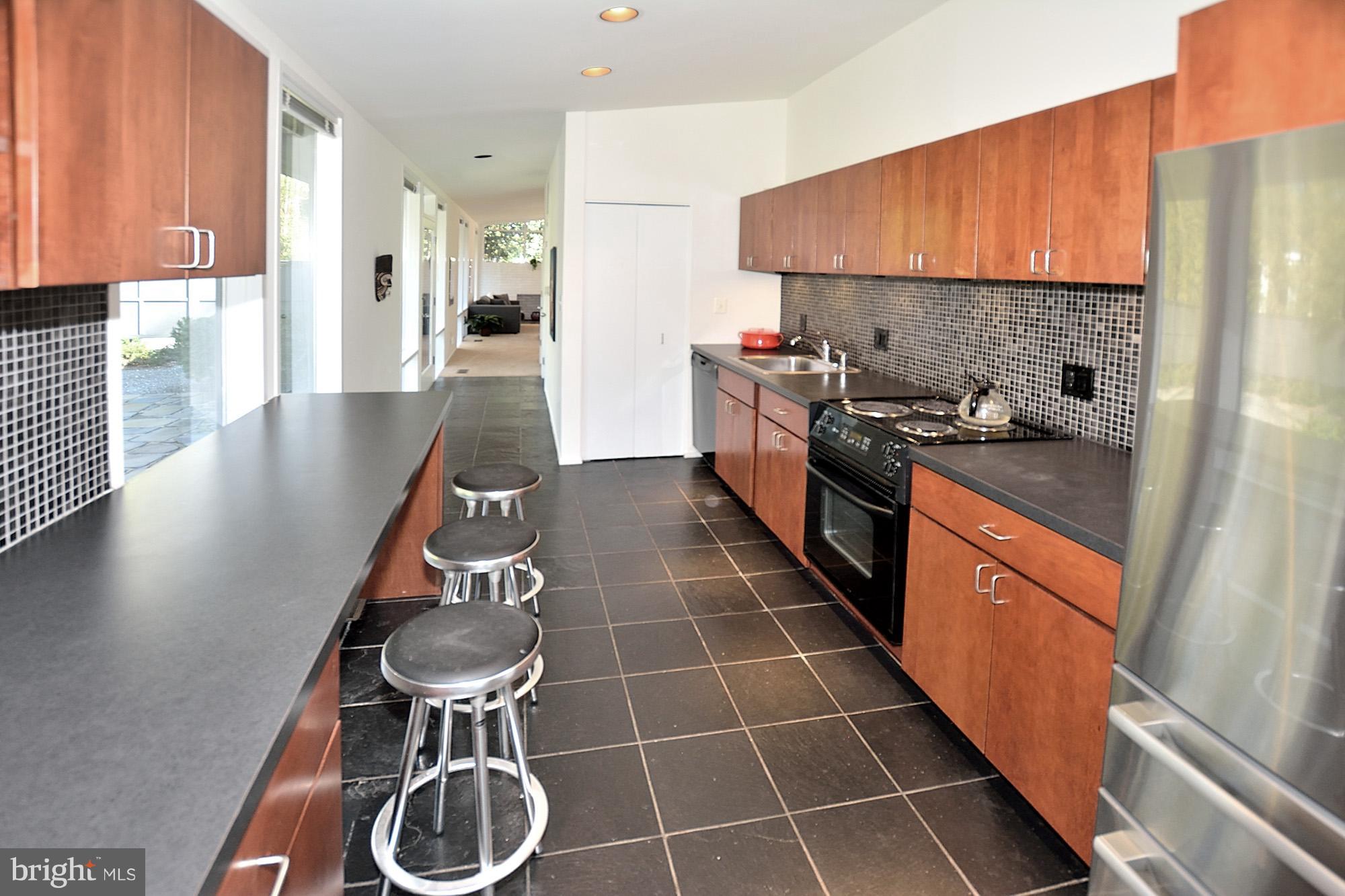 7519 Elba Road Alexandria, VA 22306 - Photo 4 of 30 Kitchen