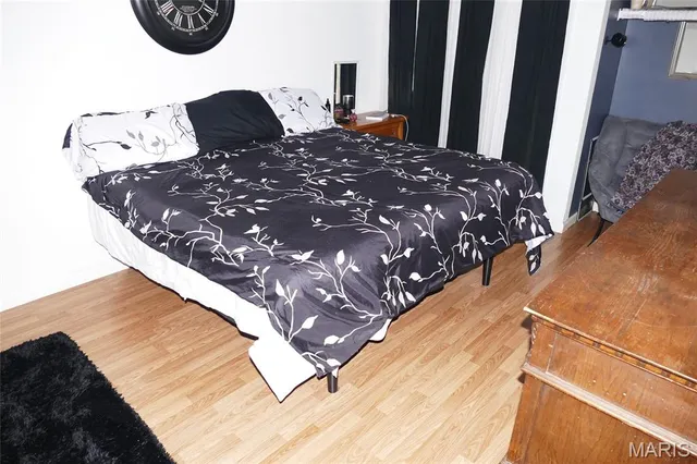 $215,000 | 5100 Hollow Wood Court, Unit D, St. Louis, MO 63128