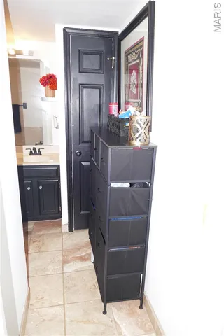 $215,000 | 5100 Hollow Wood Court, Unit D, St. Louis, MO 63128