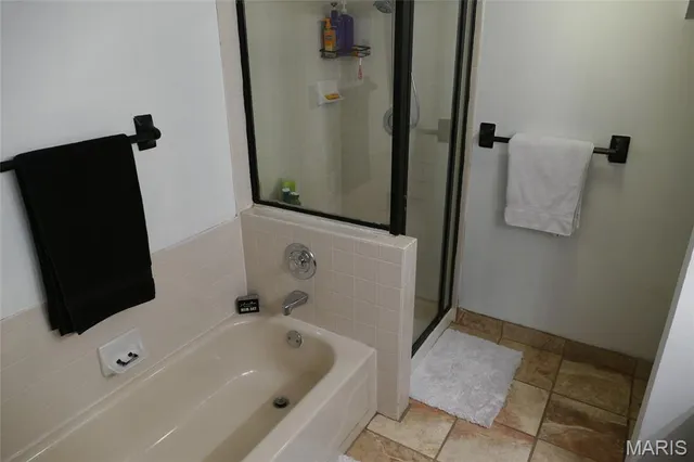 $215,000 | 5100 Hollow Wood Court, Unit D, St. Louis, MO 63128