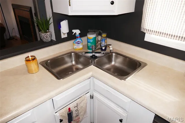 $215,000 | 5100 Hollow Wood Court, Unit D, St. Louis, MO 63128