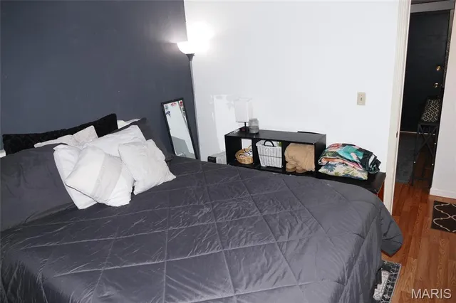 $215,000 | 5100 Hollow Wood Court, Unit D, St. Louis, MO 63128