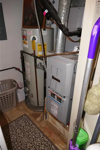 $215,000 | 5100 Hollow Wood Court, Unit D, St. Louis, MO 63128