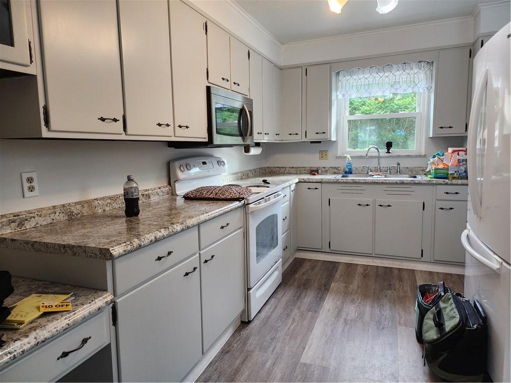 2655 River Road Vandergrift, PA 15690 - Photo 15 of 47 KITCHEN