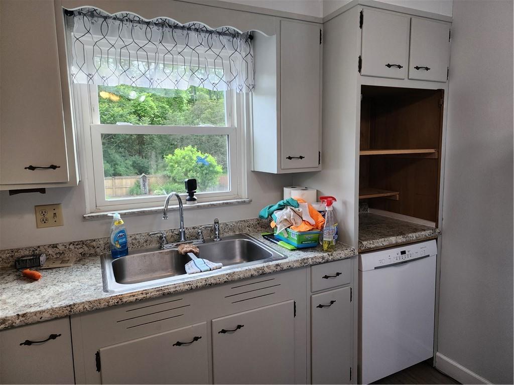 2655 River Road Vandergrift, PA 15690 - Photo 17 of 47 KITCHEN