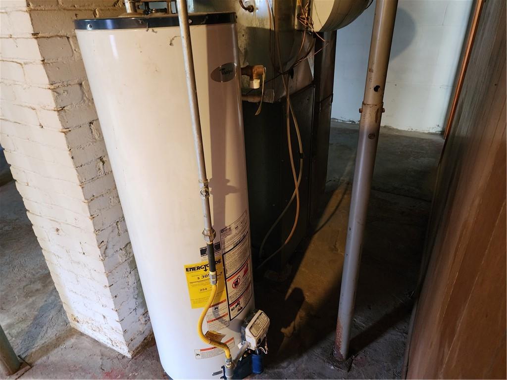 2655 River Road Vandergrift, PA 15690 - Photo 43 of 47 HOT WATER TANK