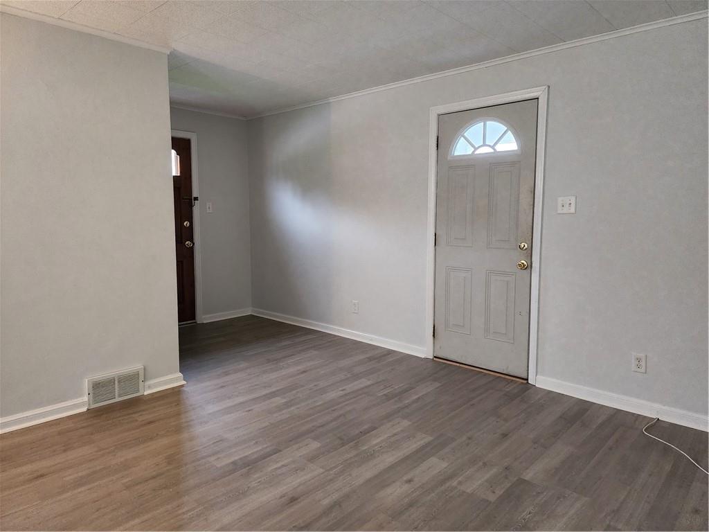 2655 River Road Vandergrift, PA 15690 - Photo 10 of 47 LIVING ROOM