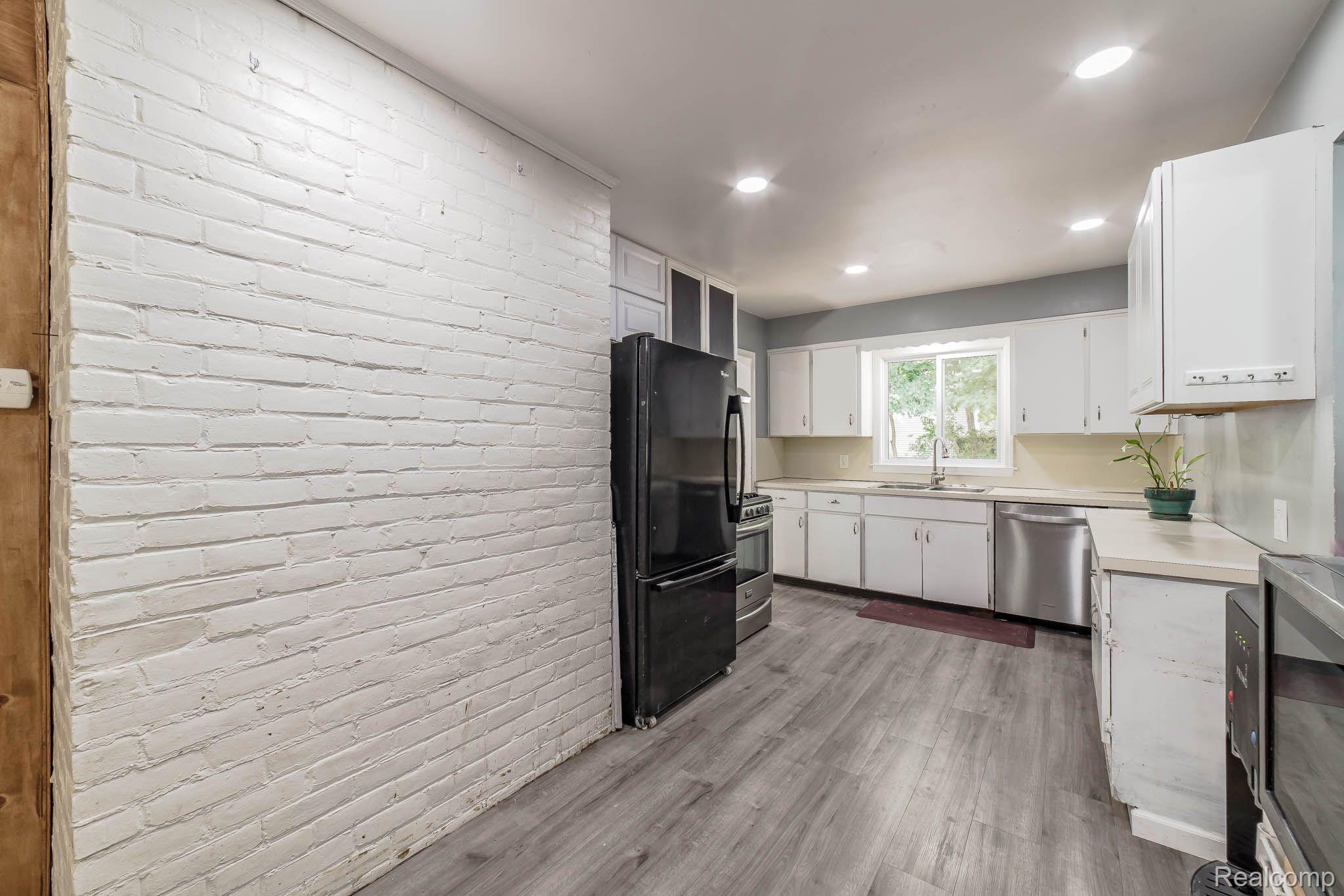 8317 Russell Street Utica, MI 48317 - Photo 10 of 40 Gallery Image 10