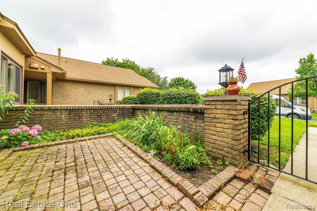 2126 London Bridge Drive Rochester Hills, MI 48307 - Photo 25 of 27