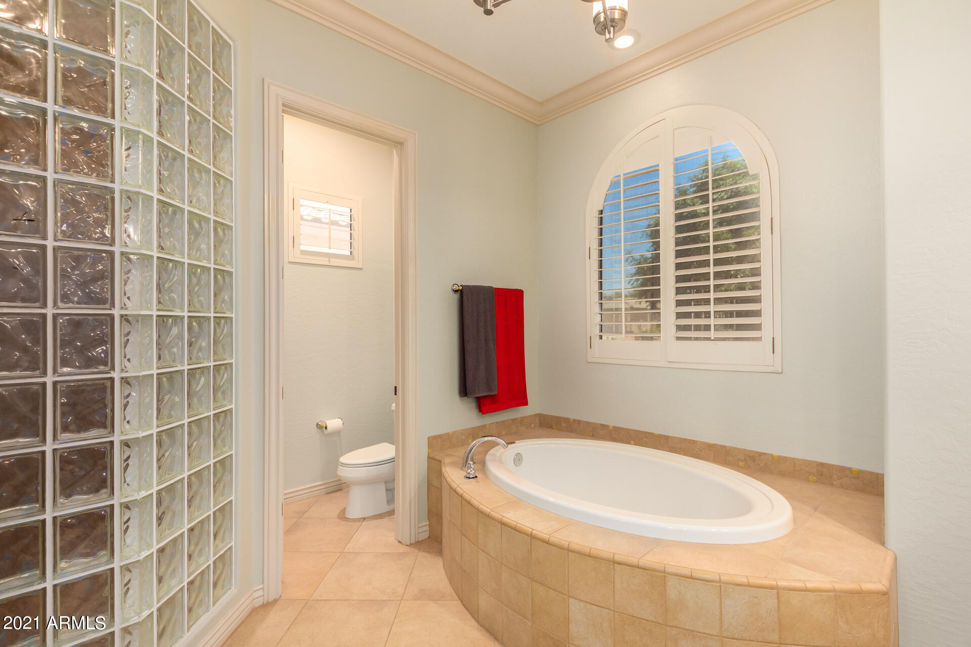 4648 South Ranger Court Gilbert, AZ 85297 - Photo 34 of 49 a bathroom with a bathtub and a toilet