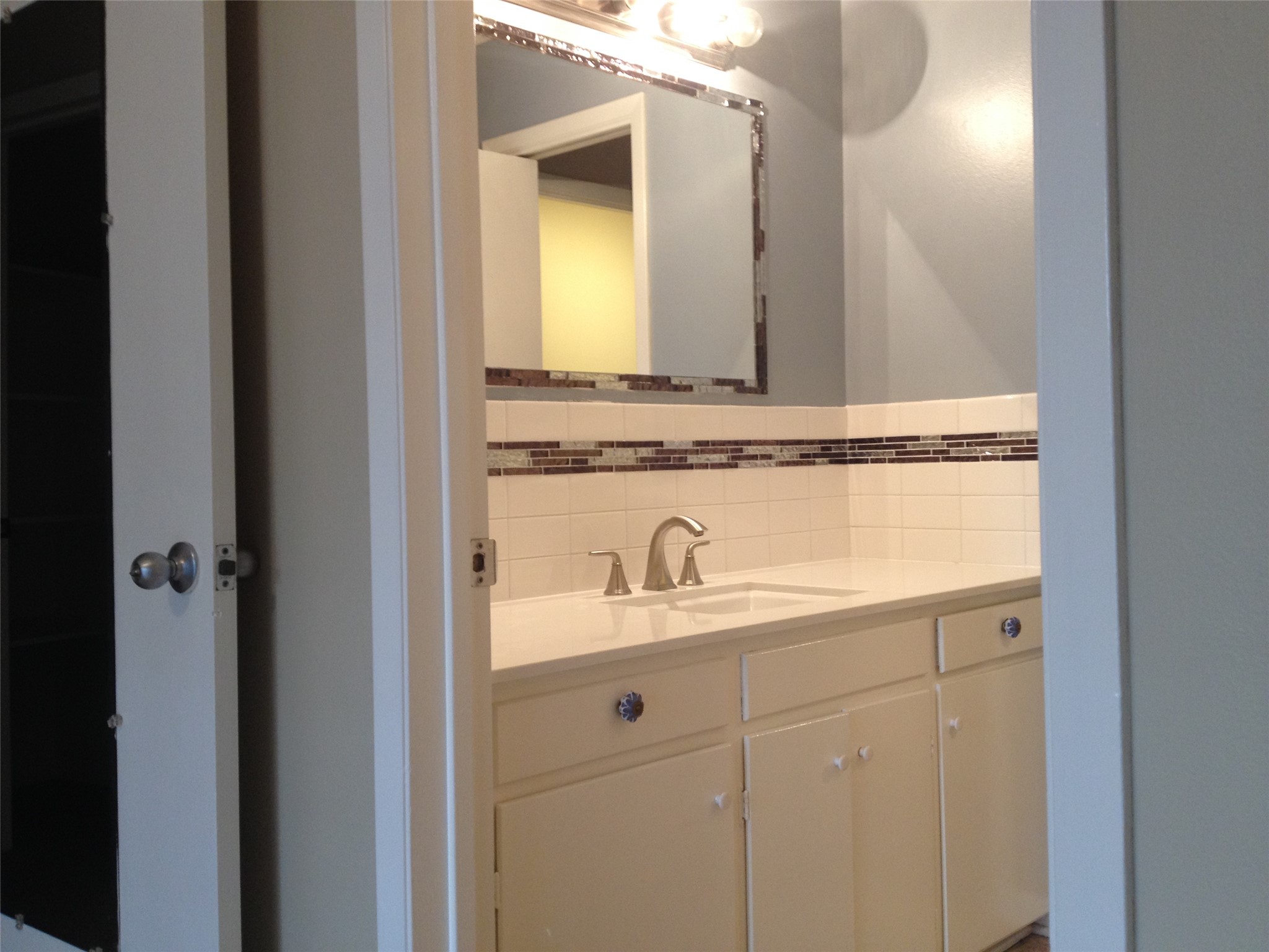 1202 Double Bend Back Road West Lake Hills, TX 78746 - Photo 5 of 7 Primary Ensuite is fresh and recently updated.