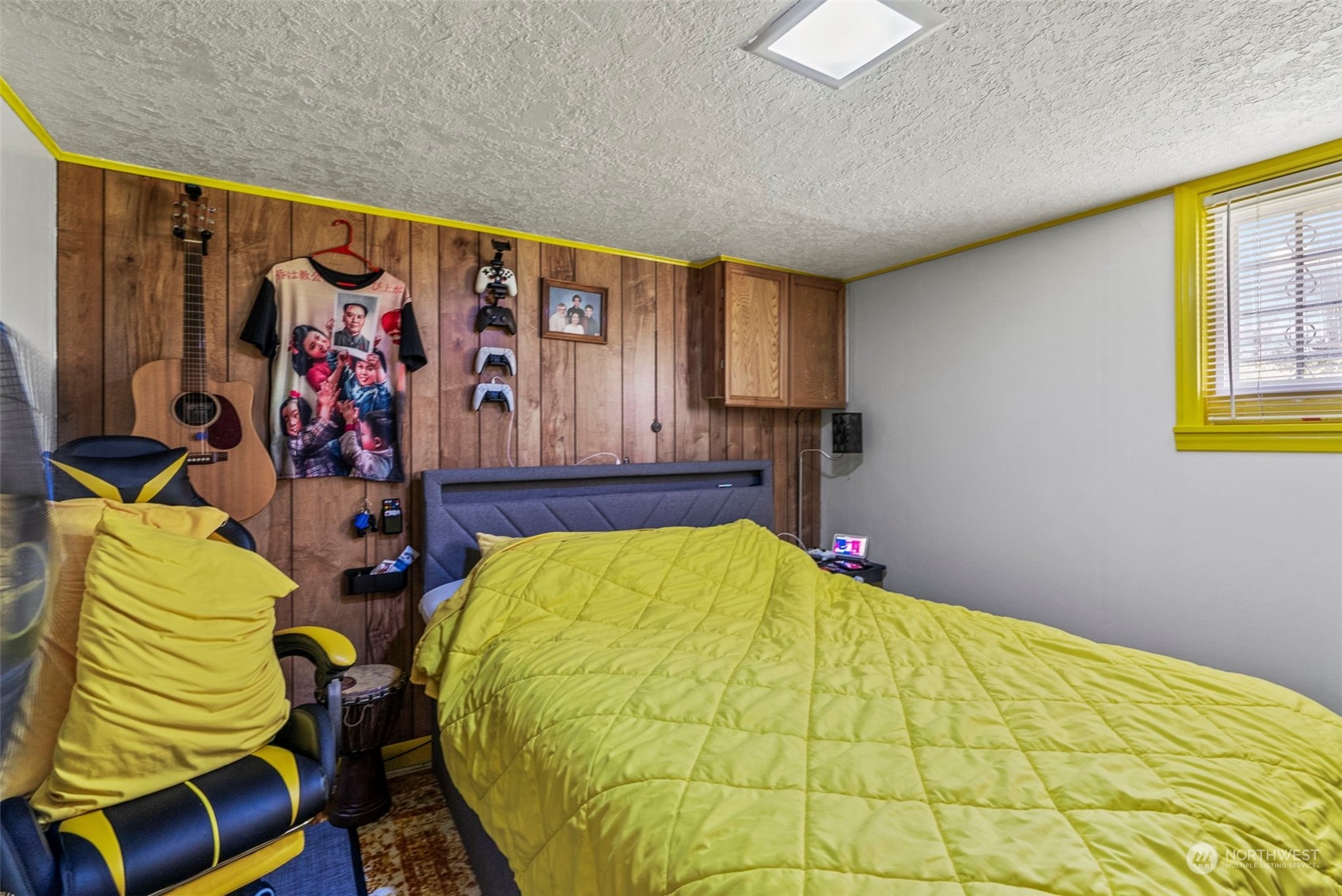 502 Burcham Street Kelso, WA 98626 - Photo 19 of 38 a bed sitting in a bedroom next to a window