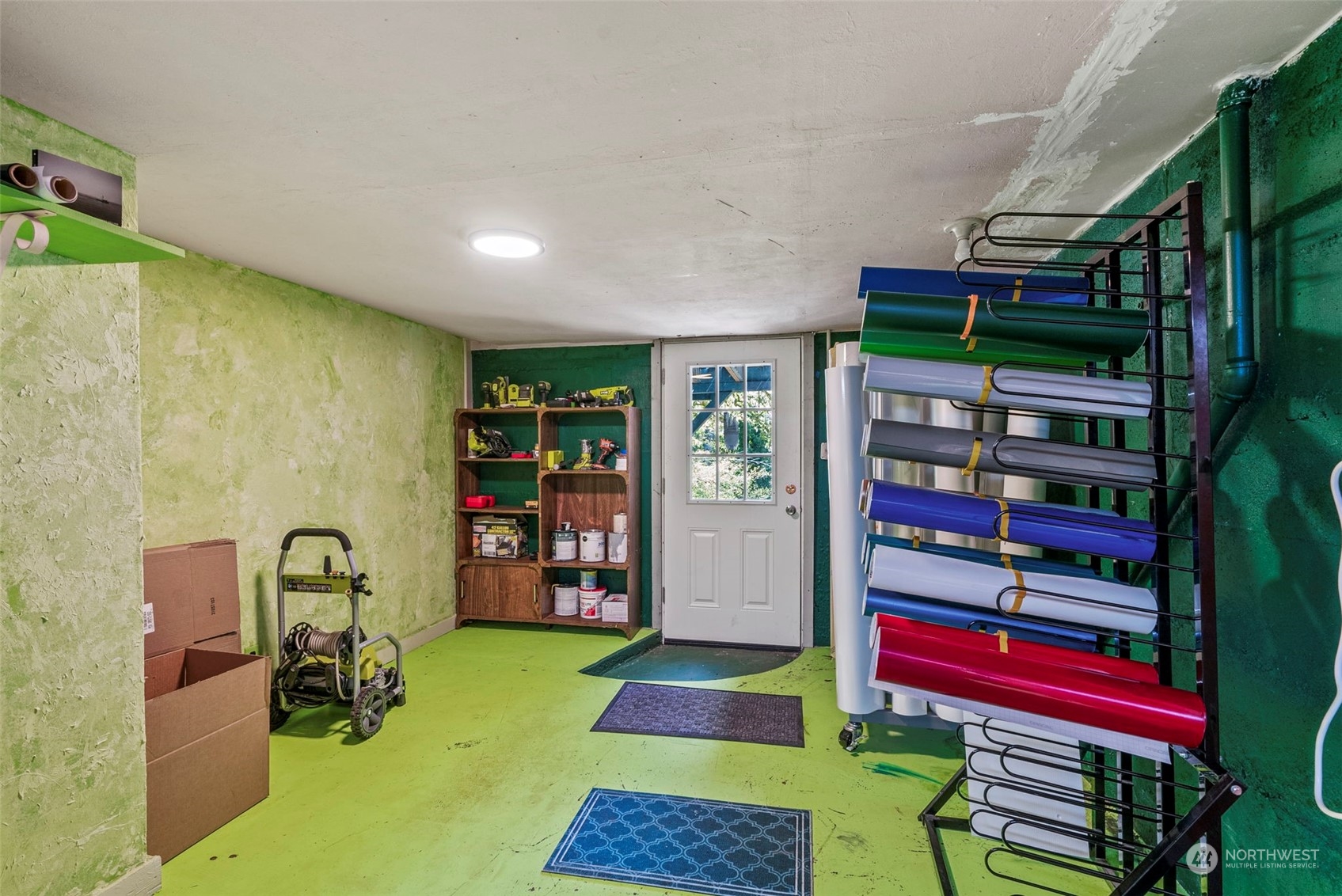 502 Burcham Street Kelso, WA 98626 - Photo 22 of 38 a room with lots of books and a walk in closet