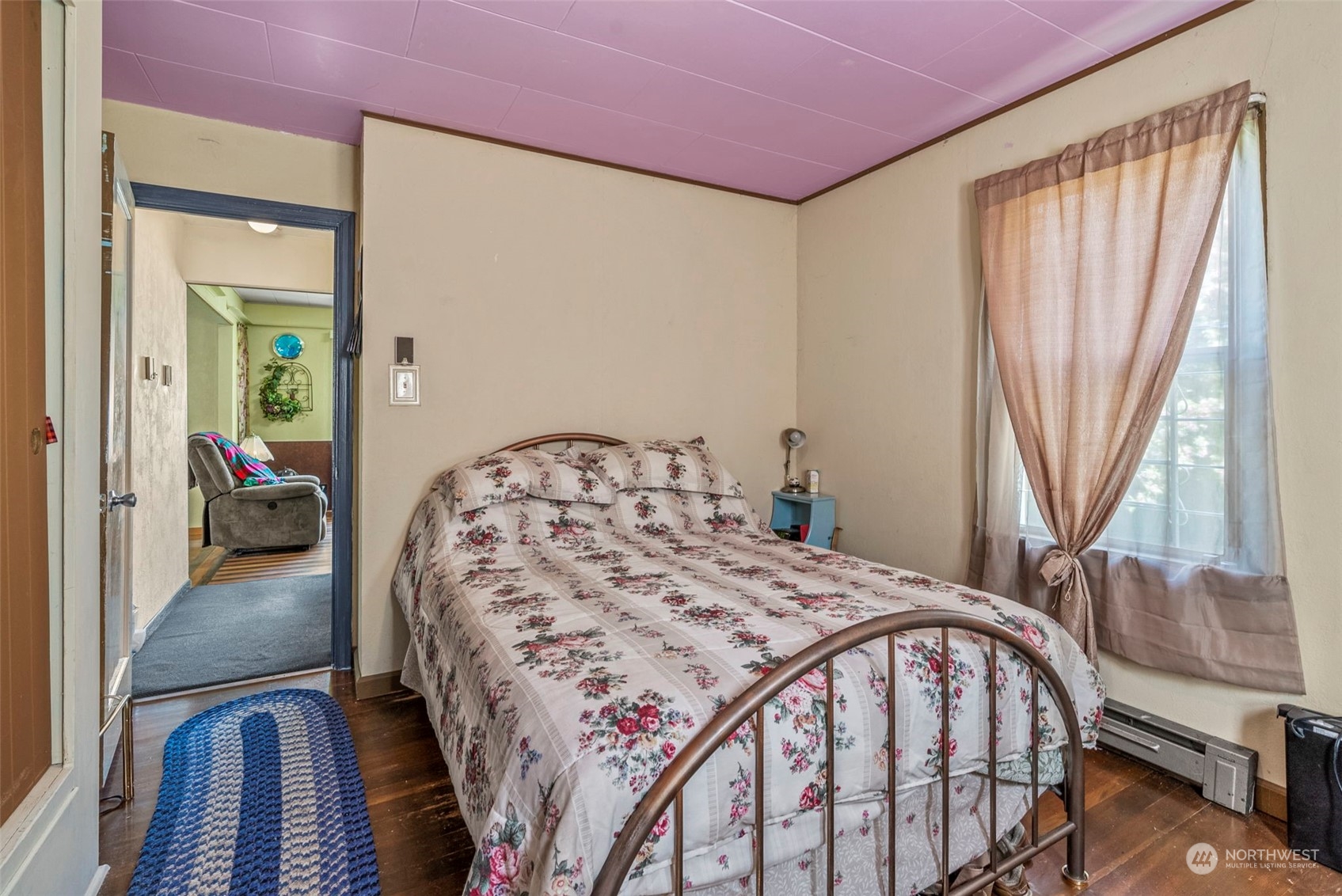502 Burcham Street Kelso, WA 98626 - Photo 8 of 38 a bedroom with a bed and a window