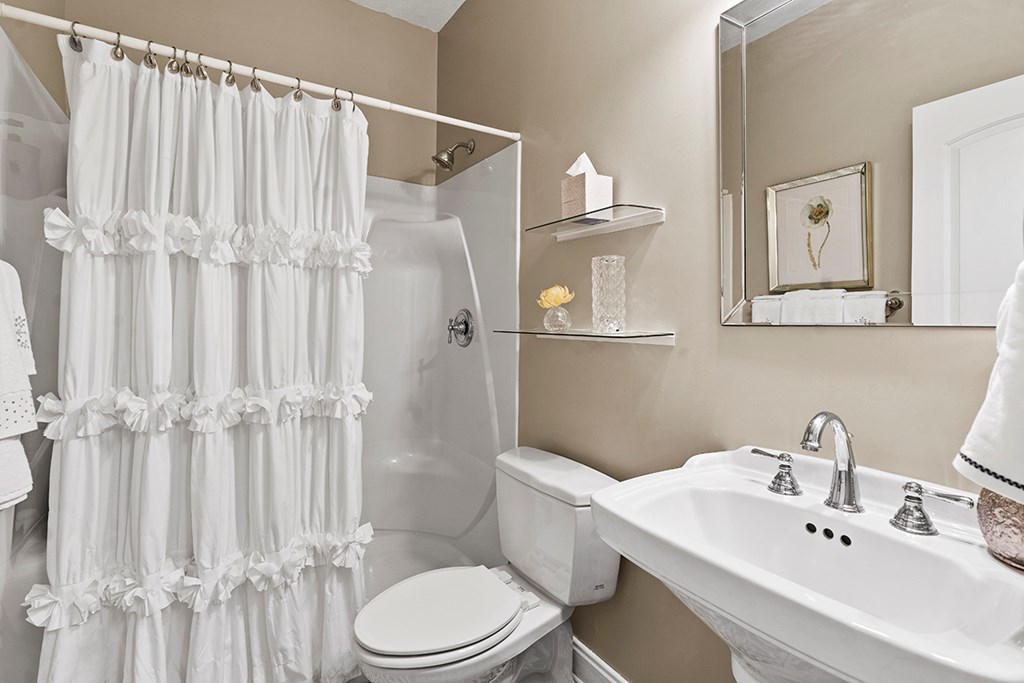 425 Terrapin Pointe Road Hodges, SC 29653 - Photo 14 of 33 Full Bath