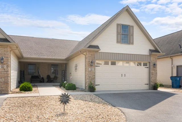 $289,900 | 901 9th Street Southwest, Unit 8B, Demotte, IN 46310