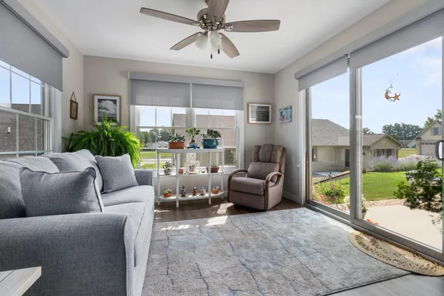 $289,900 | 901 9th Street Southwest, Unit 8B, Demotte, IN 46310