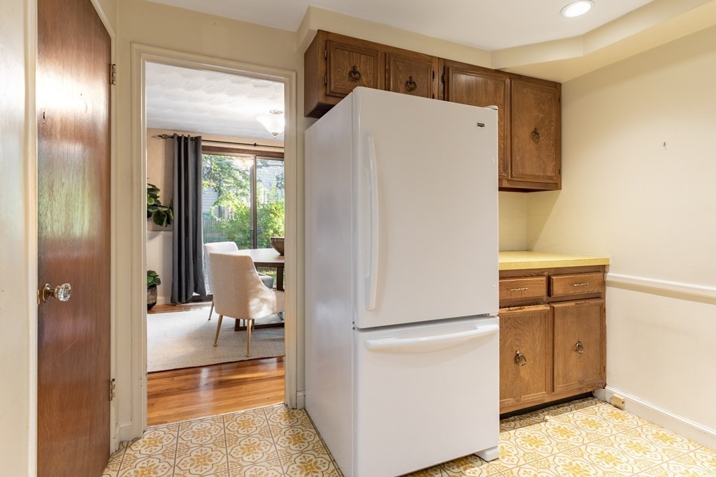 39 Edgemont Avenue Reading, MA 01867 - Photo 12 of 25 Gallery Image 12