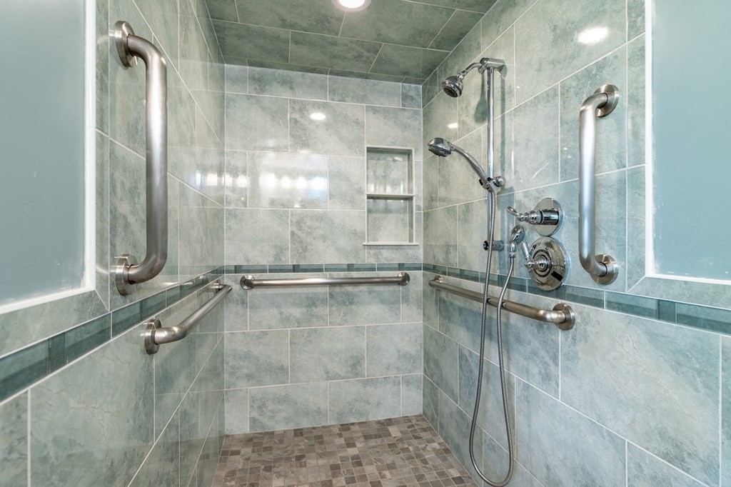 39 Edgemont Avenue Reading, MA 01867 - Photo 17 of 25 Gallery Image 17