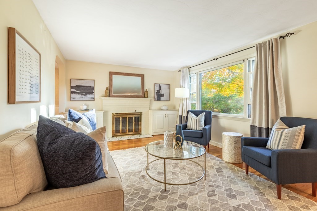 39 Edgemont Avenue Reading, MA 01867 - Photo 2 of 25 Gallery Image 2