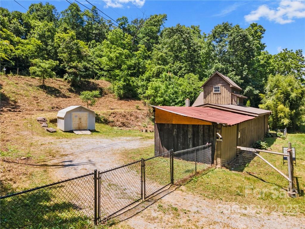 1016 Poison Cove Road Clyde, NC 28721 - Photo 29 of 31 a view of a backyard with chairs