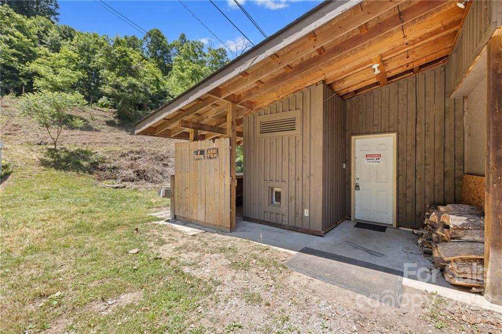 1016 Poison Cove Road Clyde, NC 28721 - Photo 4 of 31