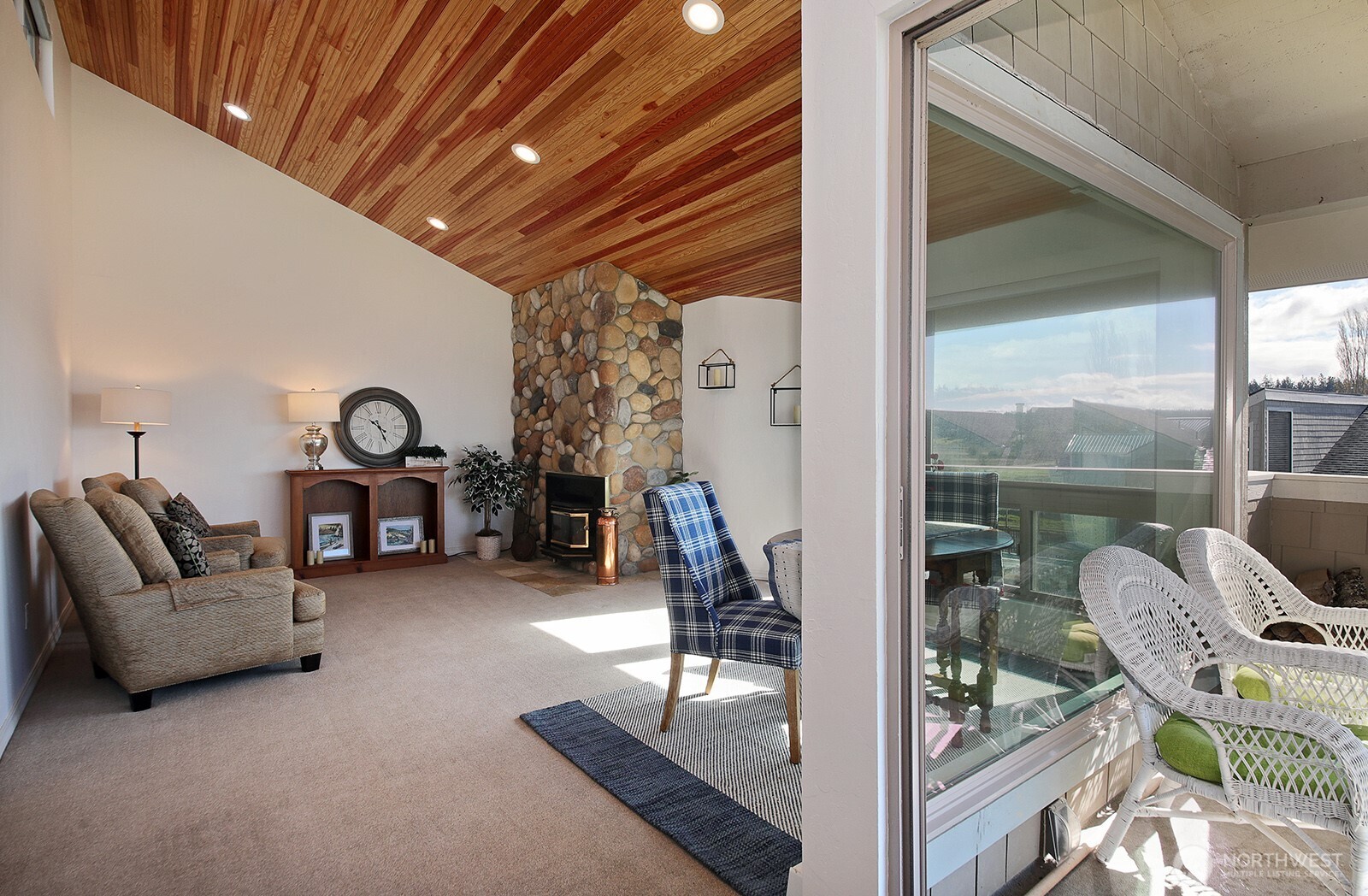 816 Old Beach Road, Unit 203 Freeland, WA 98249 - Photo 11 of 32
