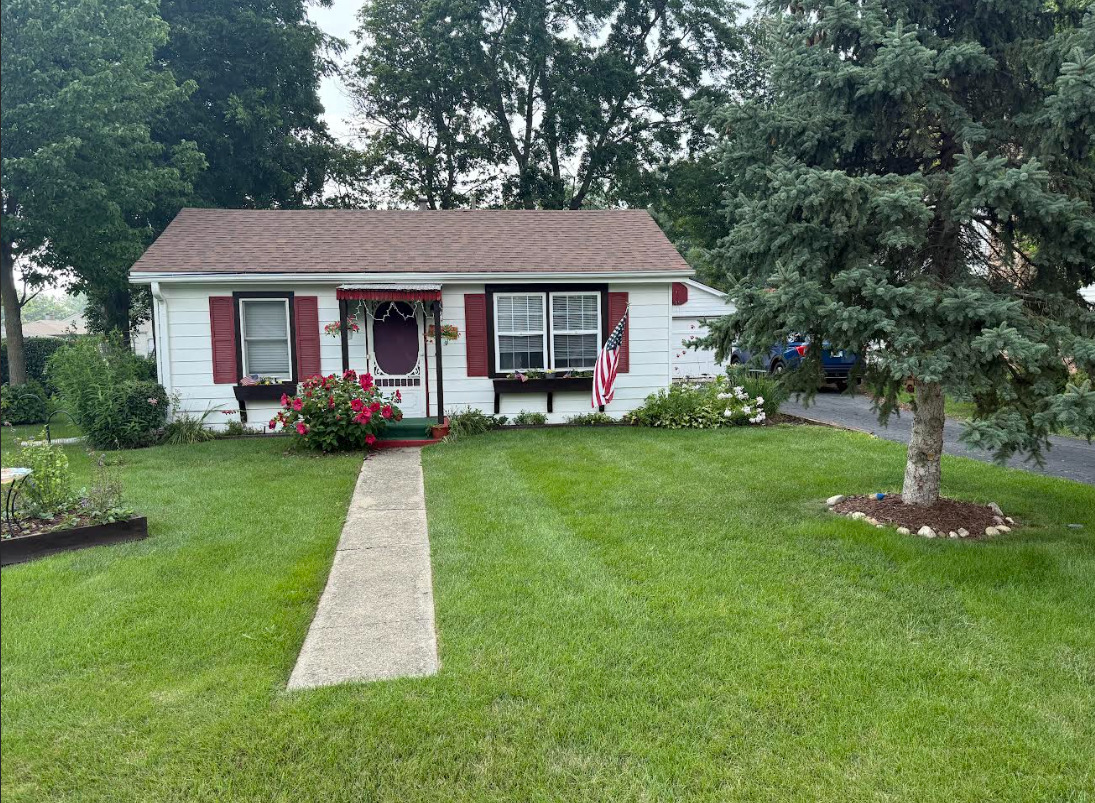 101 Oakleaf Road Lake In The Hills, IL 60156 - Photo 2 of 23