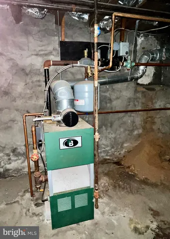 a view of kitchen with washer and dryer
