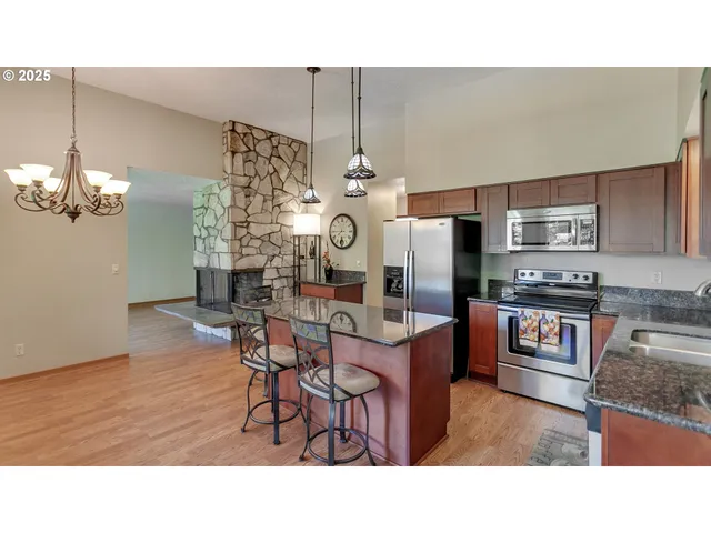 $799,990 | 19609 Southeast Wooded Hills Drive, Damascus, OR 97089