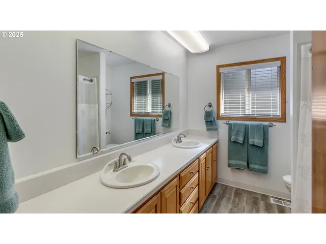 $799,990 | 19609 Southeast Wooded Hills Drive, Damascus, OR 97089