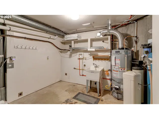 $799,990 | 19609 Southeast Wooded Hills Drive, Damascus, OR 97089