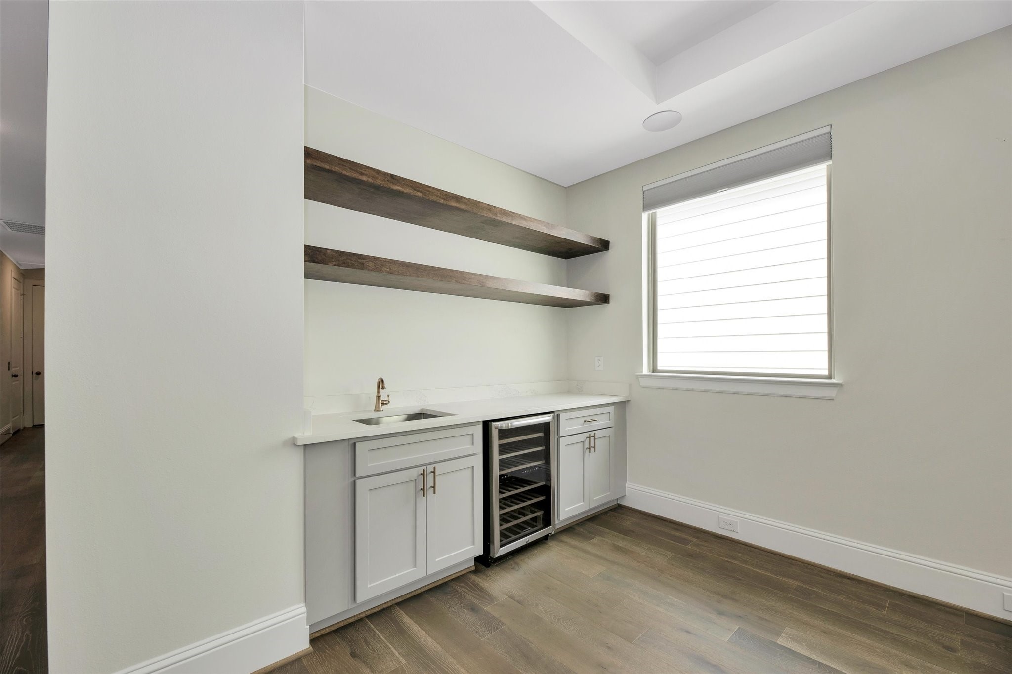 540 West 26th Street, Unit A Houston, TX 77008 - Photo 41 of 50 Wine cooler and wet bar. Third floor. Great entertainment area. Remember... there is an elevator.