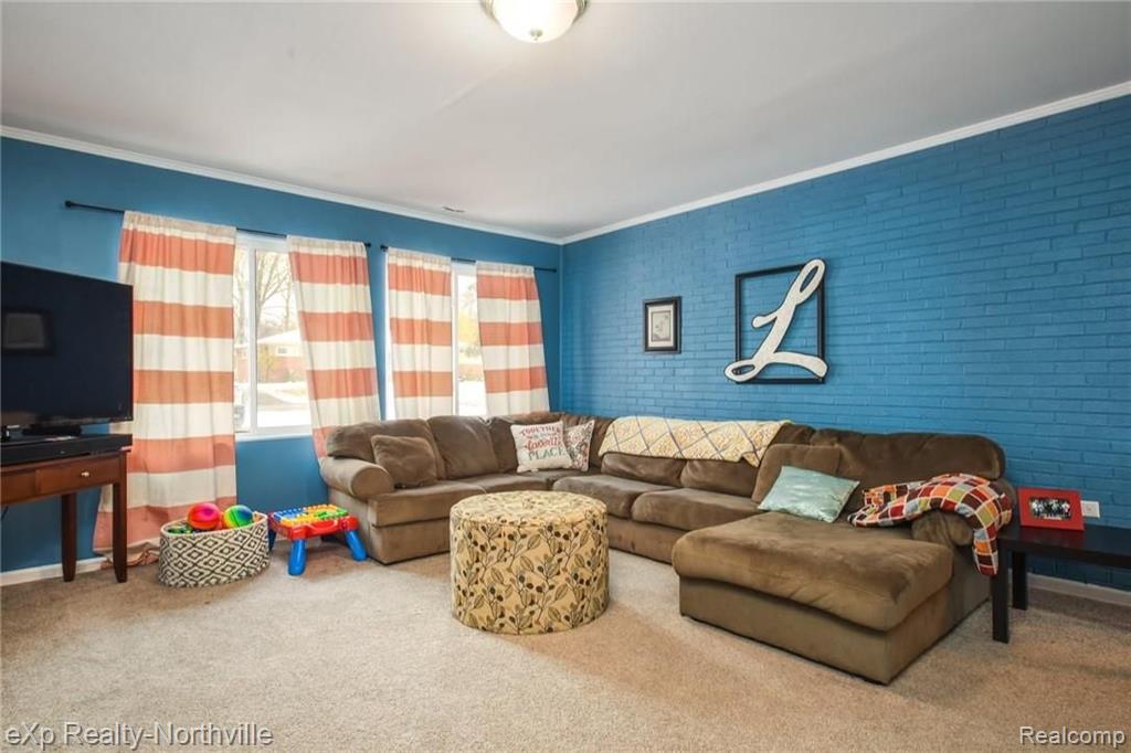 28471 Thorny Brae Road Farmington Hills, MI 48331 - Photo 20 of 27
