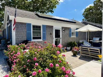 $924,900 | 6 Pleasant Avenue, Harwich Port, MA 02646