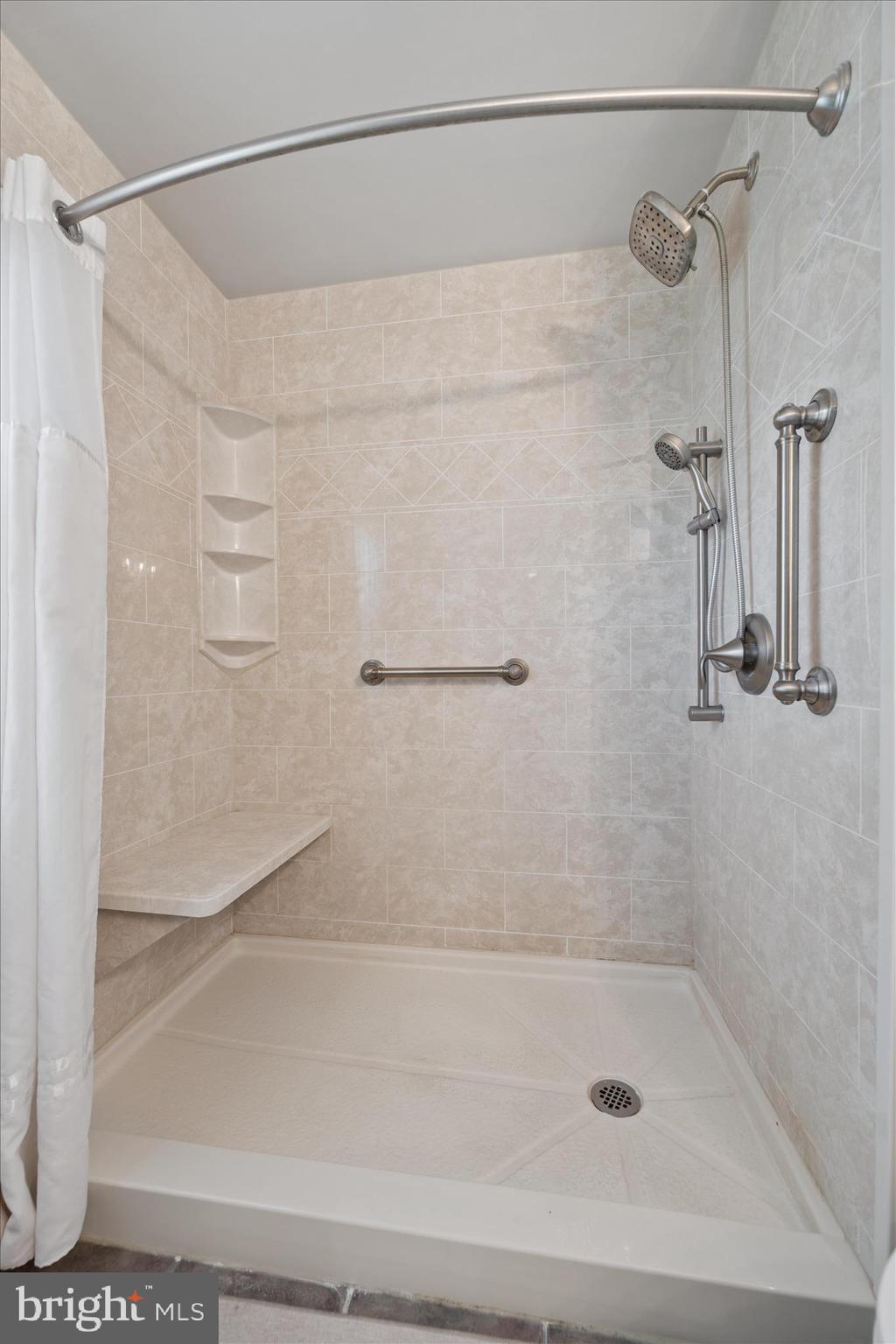 17223 Clover Leaf Road Hagerstown, MD 21740 - Photo 31 of 59 Primary Bathroom